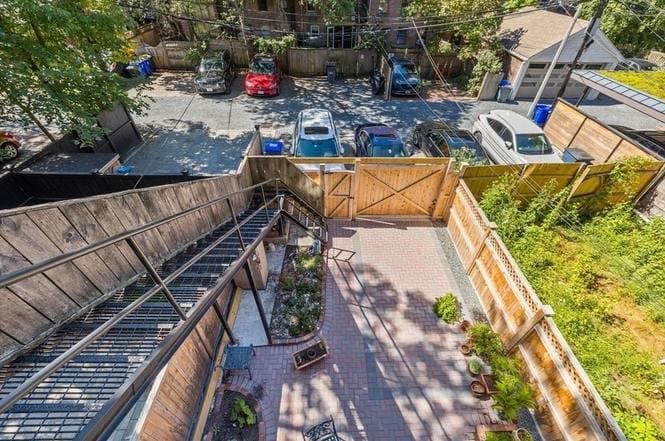 Boston Condo: 16 Holyoke St