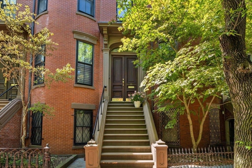 Boston Condo: 16 Holyoke St