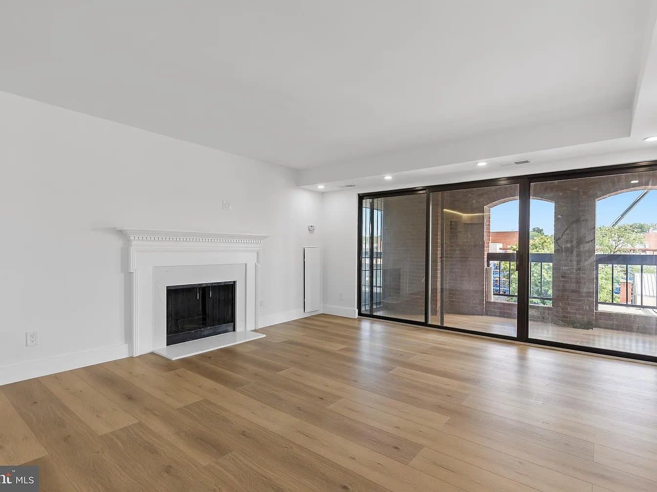 Washington Condo: 1080 Wisconsin Ave NW