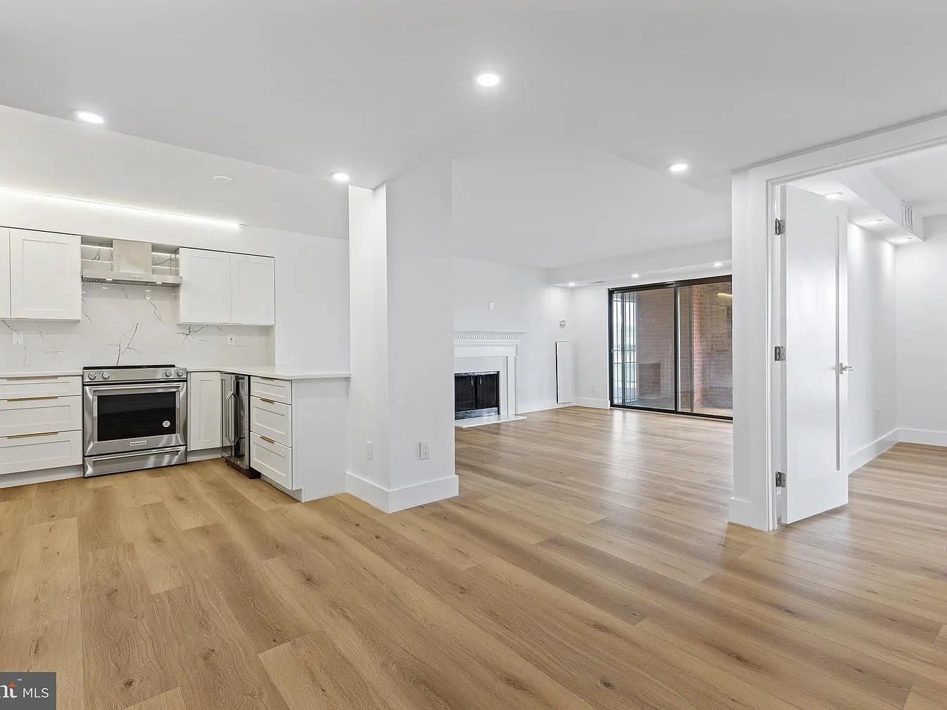 Washington Condo: 1080 Wisconsin Ave NW