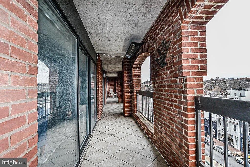 Washington Condo: 1080 Wisconsin Ave NW
