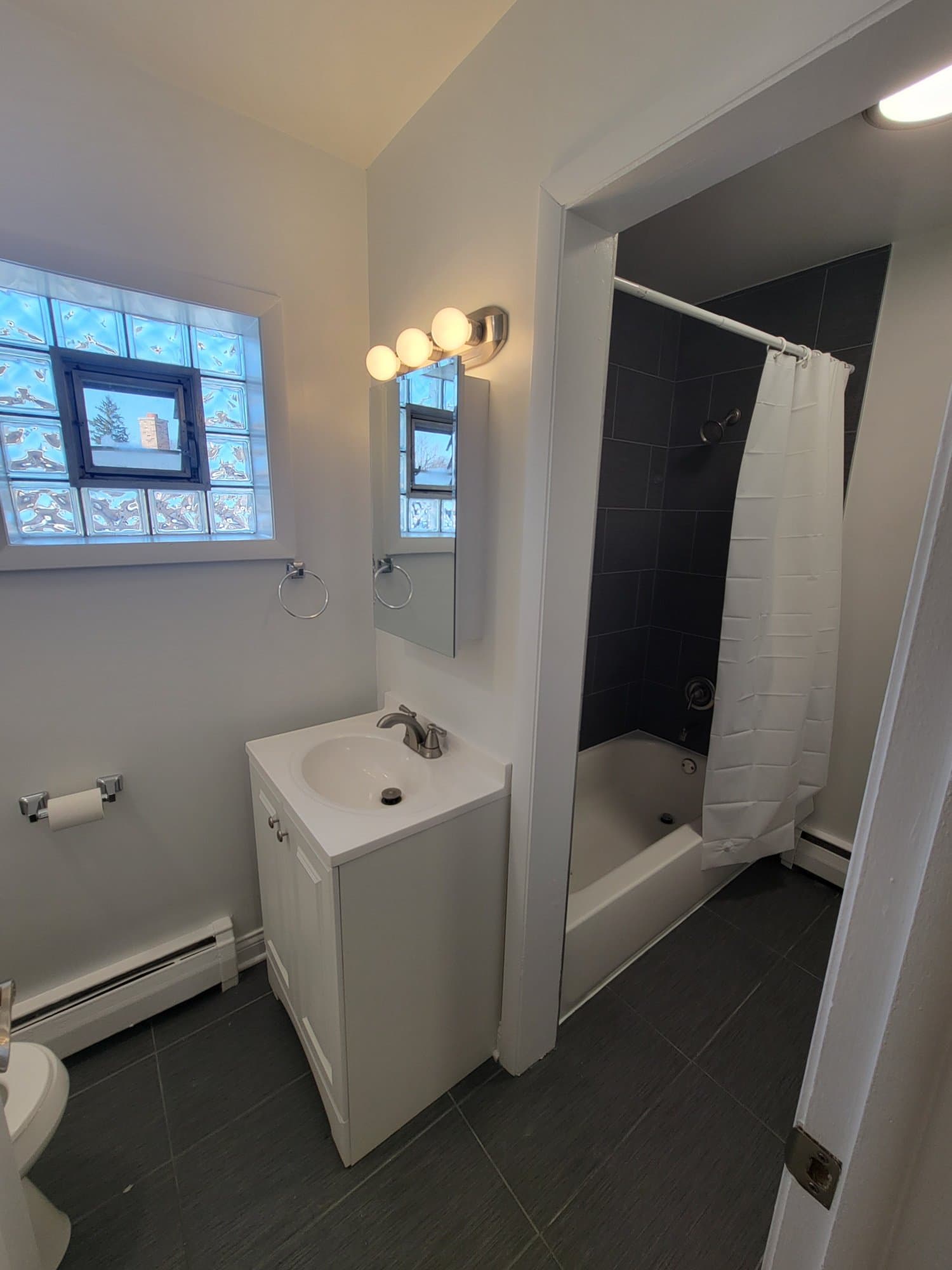 Glen Ellyn Apartment: 470 Saint Moritz Drive