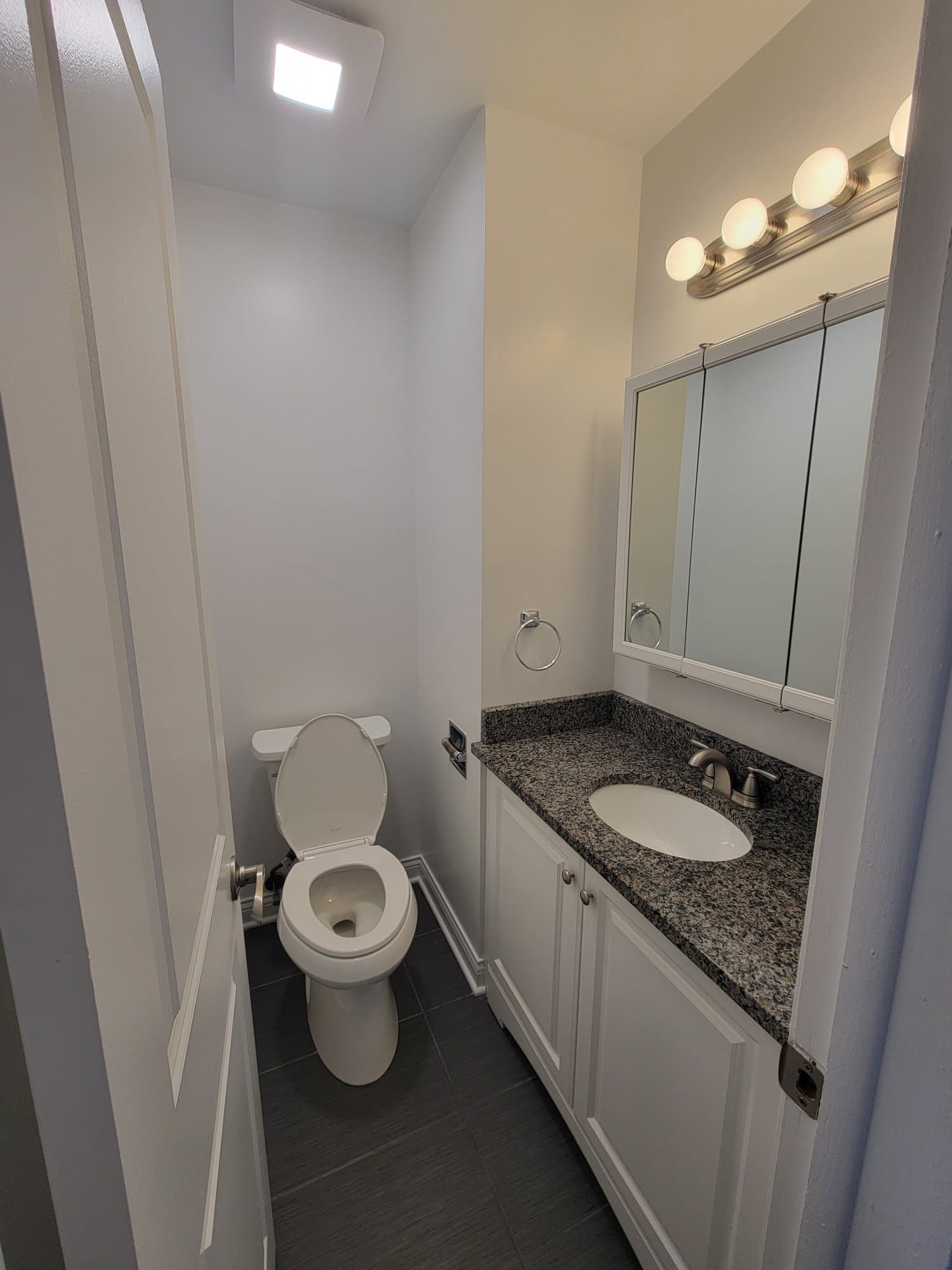 Glen Ellyn Apartment: 470 Saint Moritz Drive