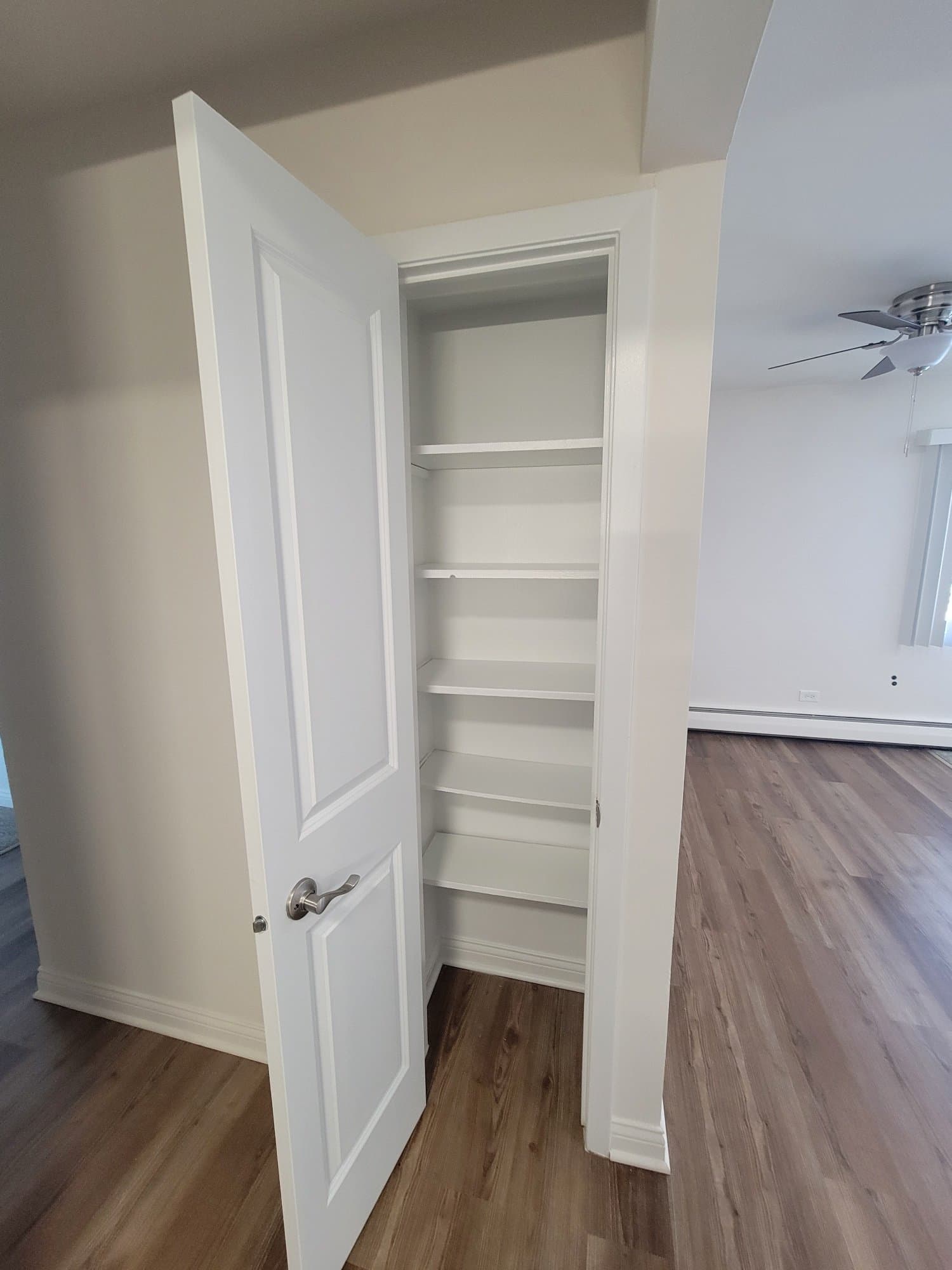 Glen Ellyn Apartment: 470 Saint Moritz Drive