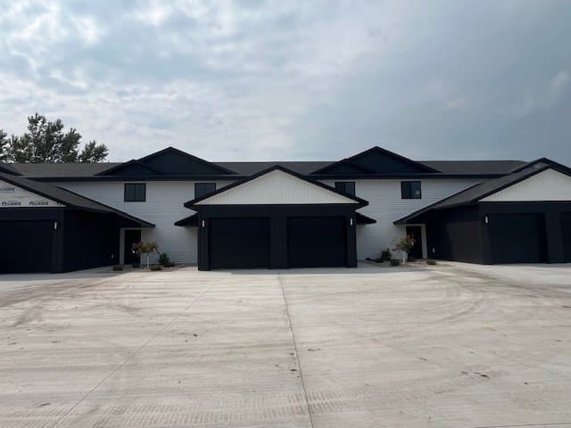 New Ulm Apartment: 2229 N Highland Ave