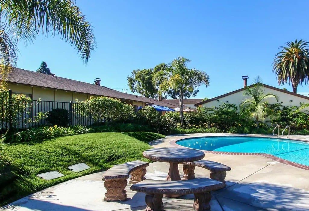 Huntington Beach Apartment: 4901 Heil Ave