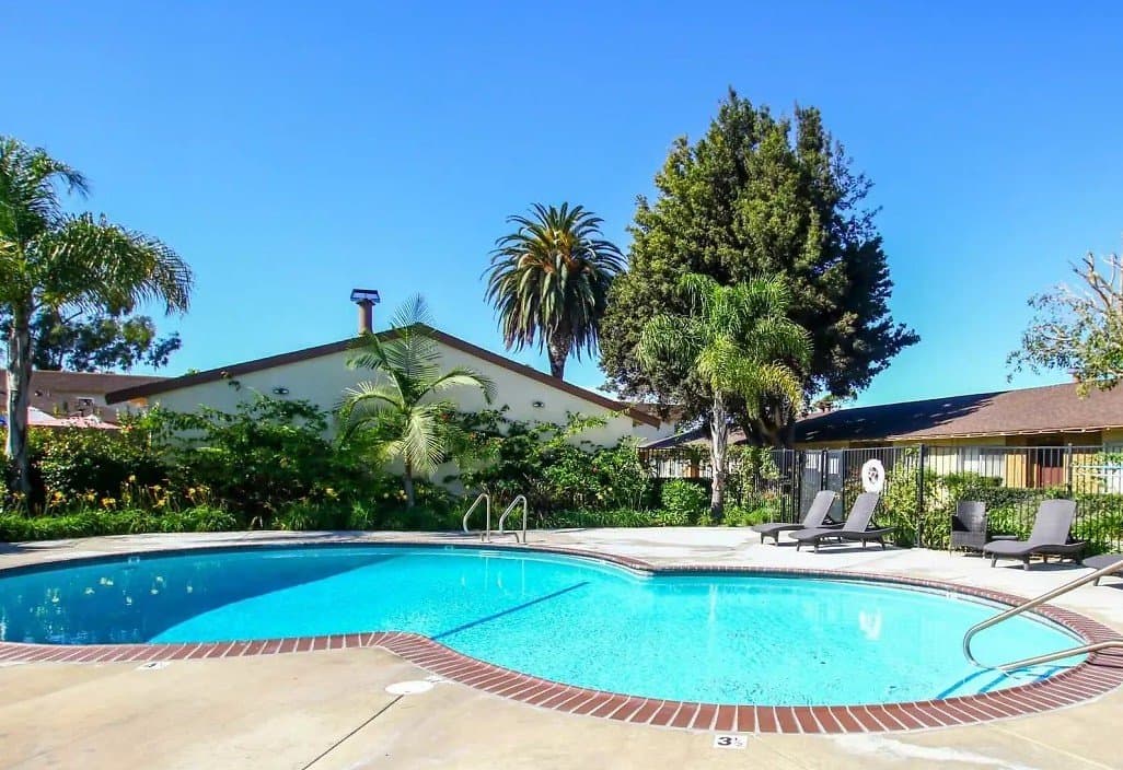 Huntington Beach Apartment: 4901 Heil Ave