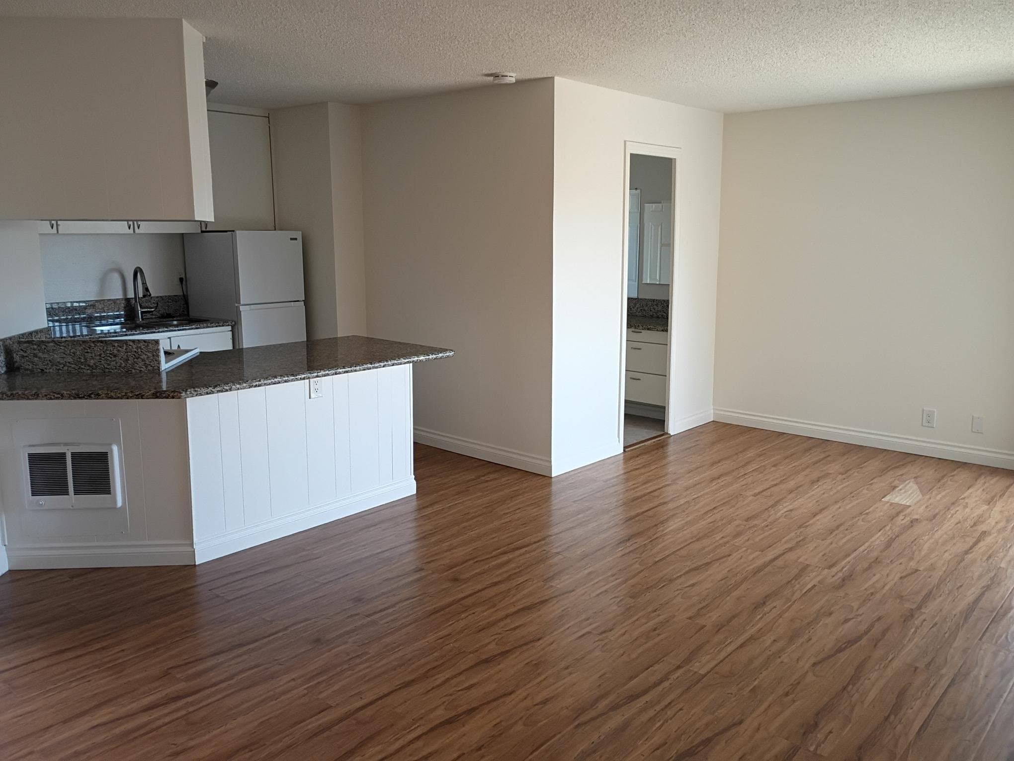Huntington Beach Apartment: 4901 Heil Ave