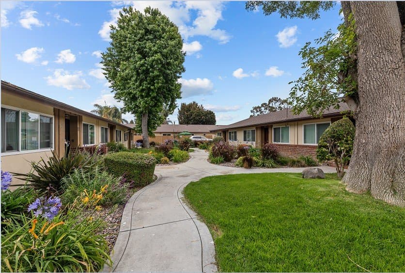 Huntington Beach Apartment: 4901 Heil Ave