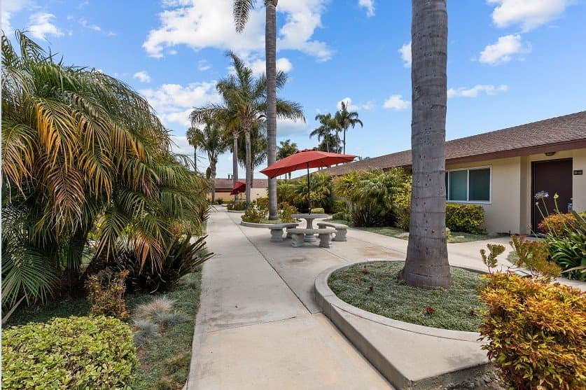 Huntington Beach Apartment: 4901 Heil Ave