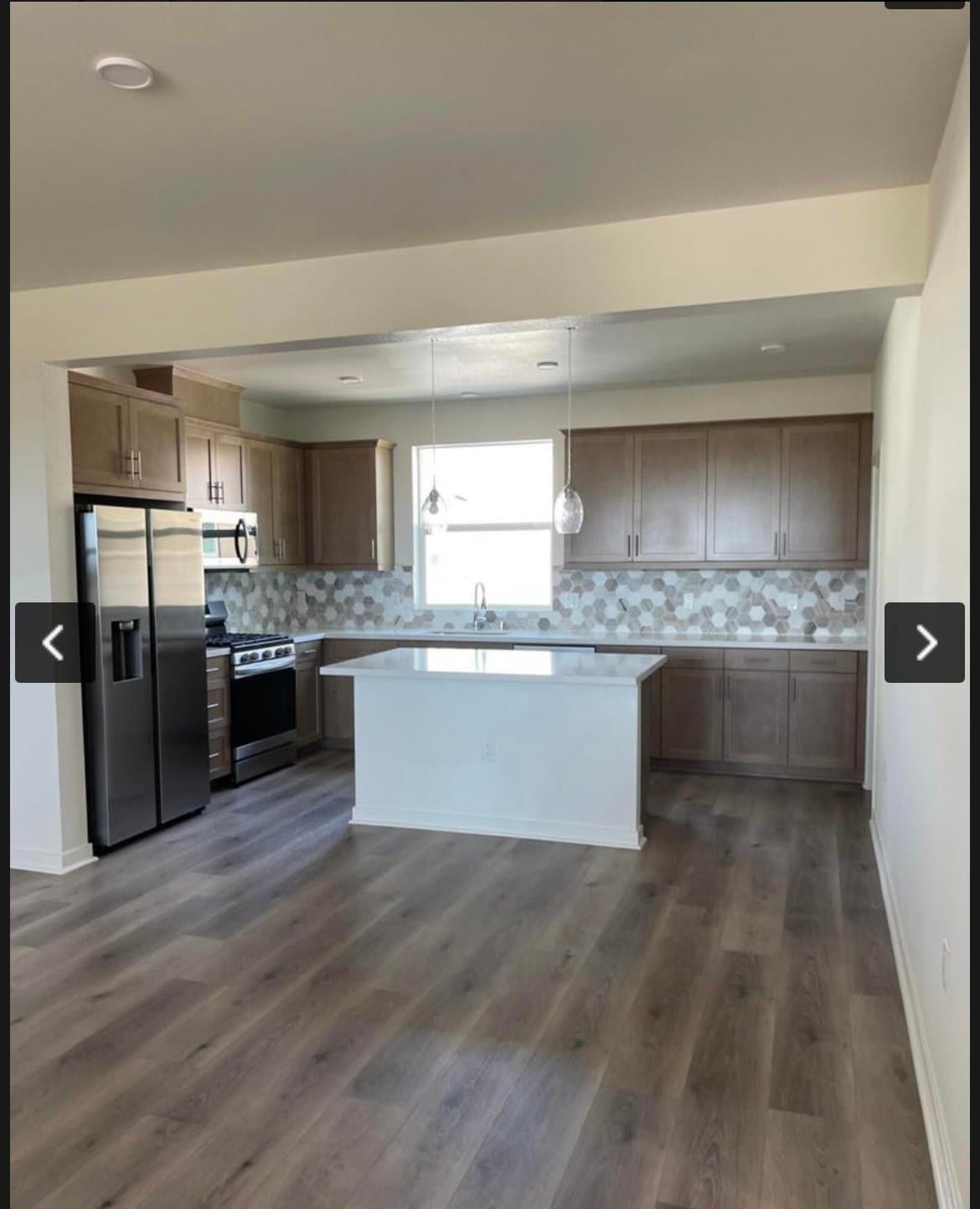 Oxnard Townhome: 633 Winchester Dr