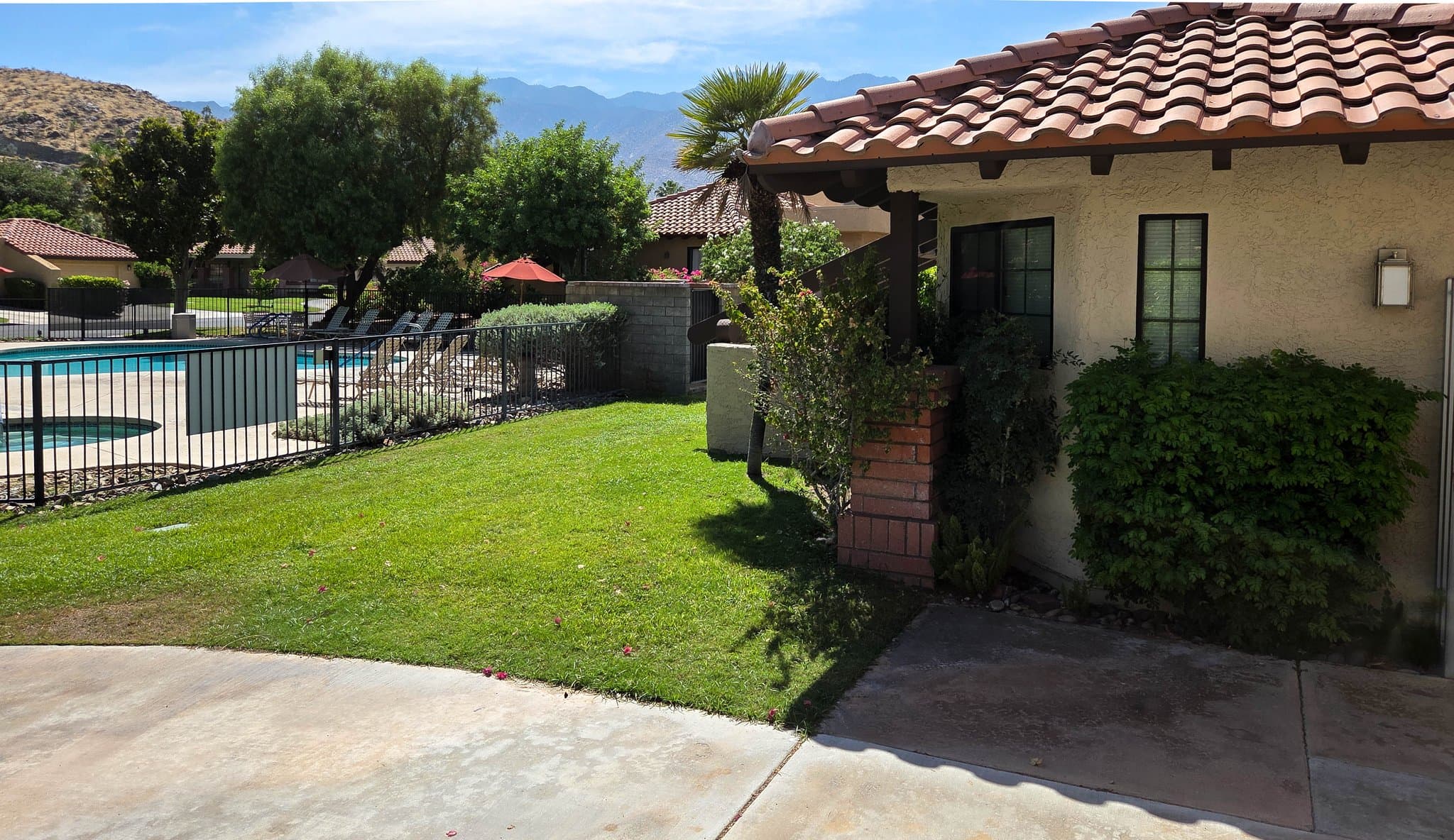 Palm Springs Condo: 2345 S Cherokee Way