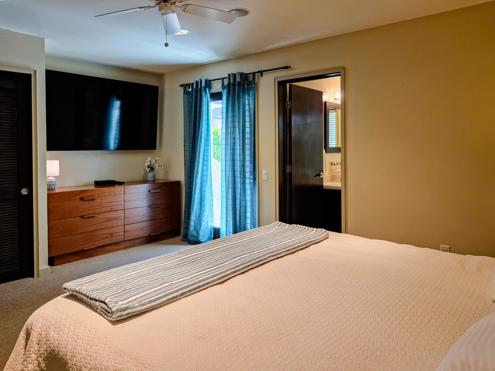Palm Springs Condo: 2345 S Cherokee Way