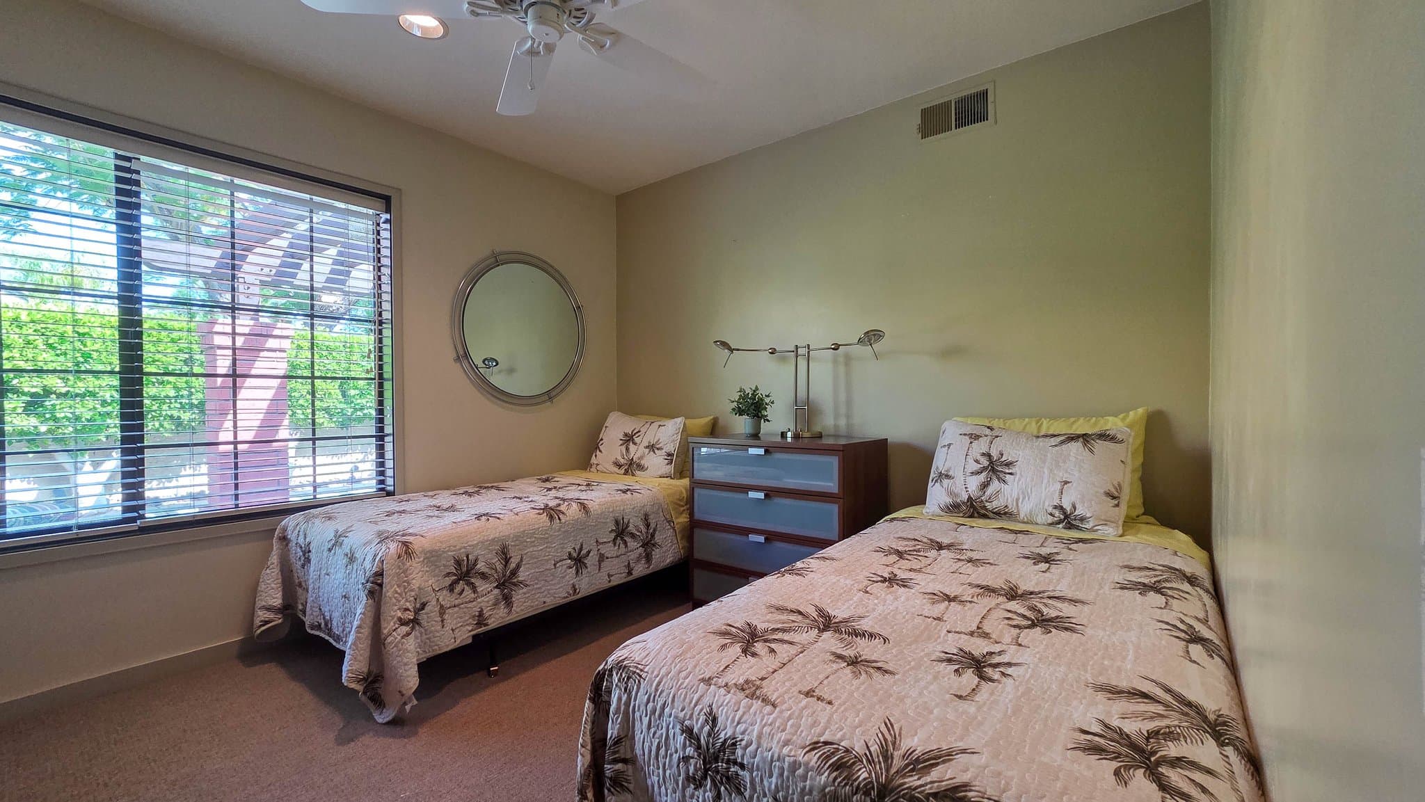 Palm Springs Condo: 2345 S Cherokee Way