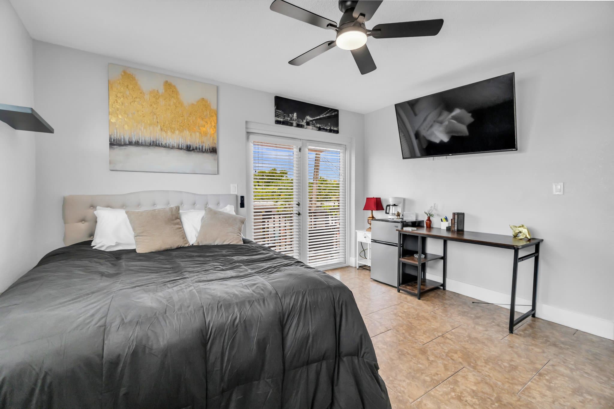 Miami House: 901 nw 22 pl