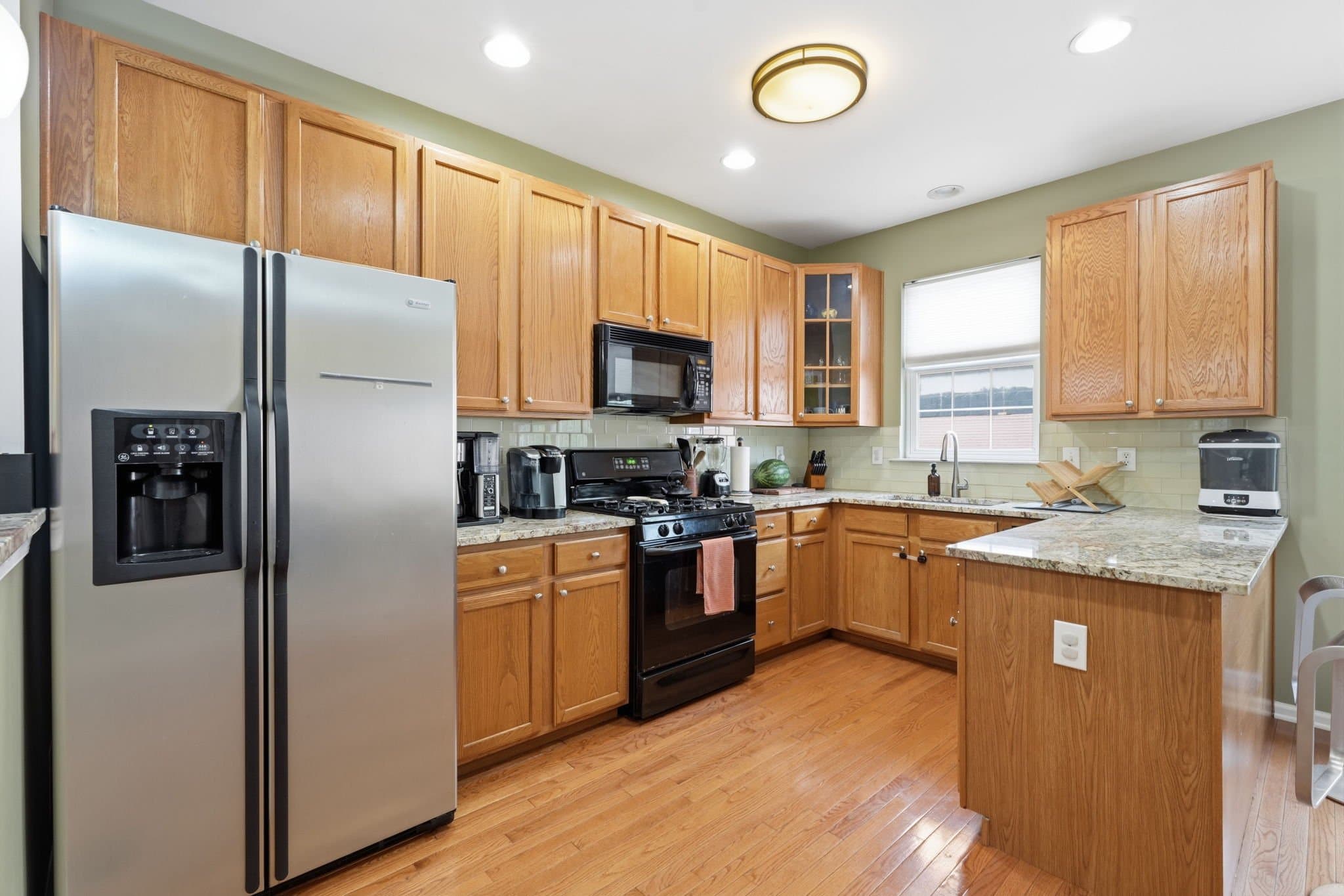 Trenton Townhome: 44 Livingston St