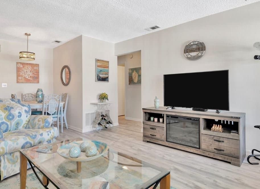 St Petersburg Apartment: 9795 122nd Ln