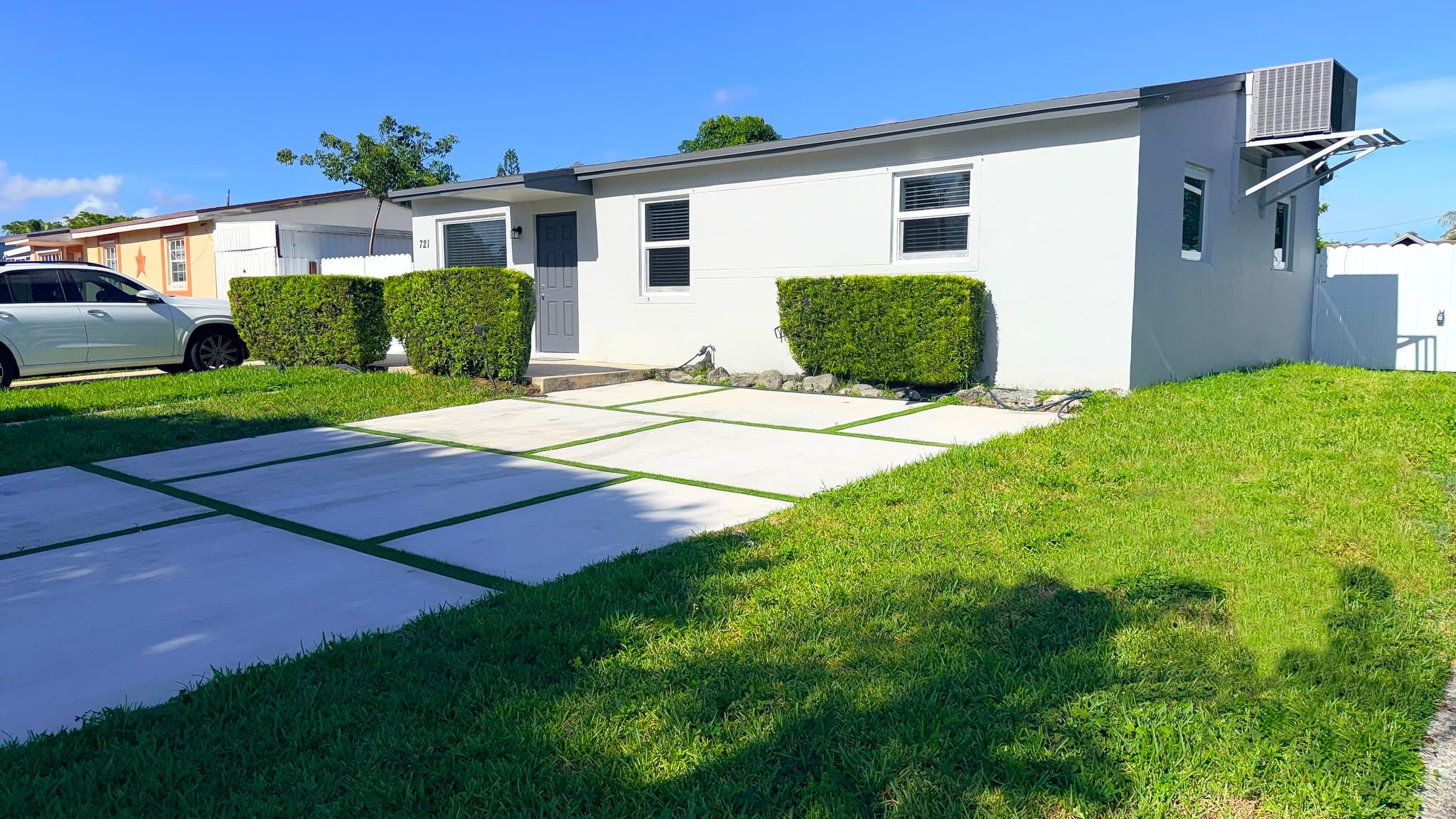 HOLLYWOOD House: 721 N 68 TER
