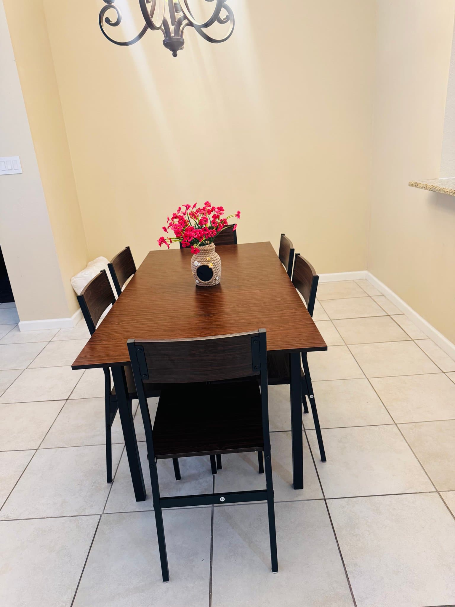 San Antonio Single Room: 906 Fillmore Dr