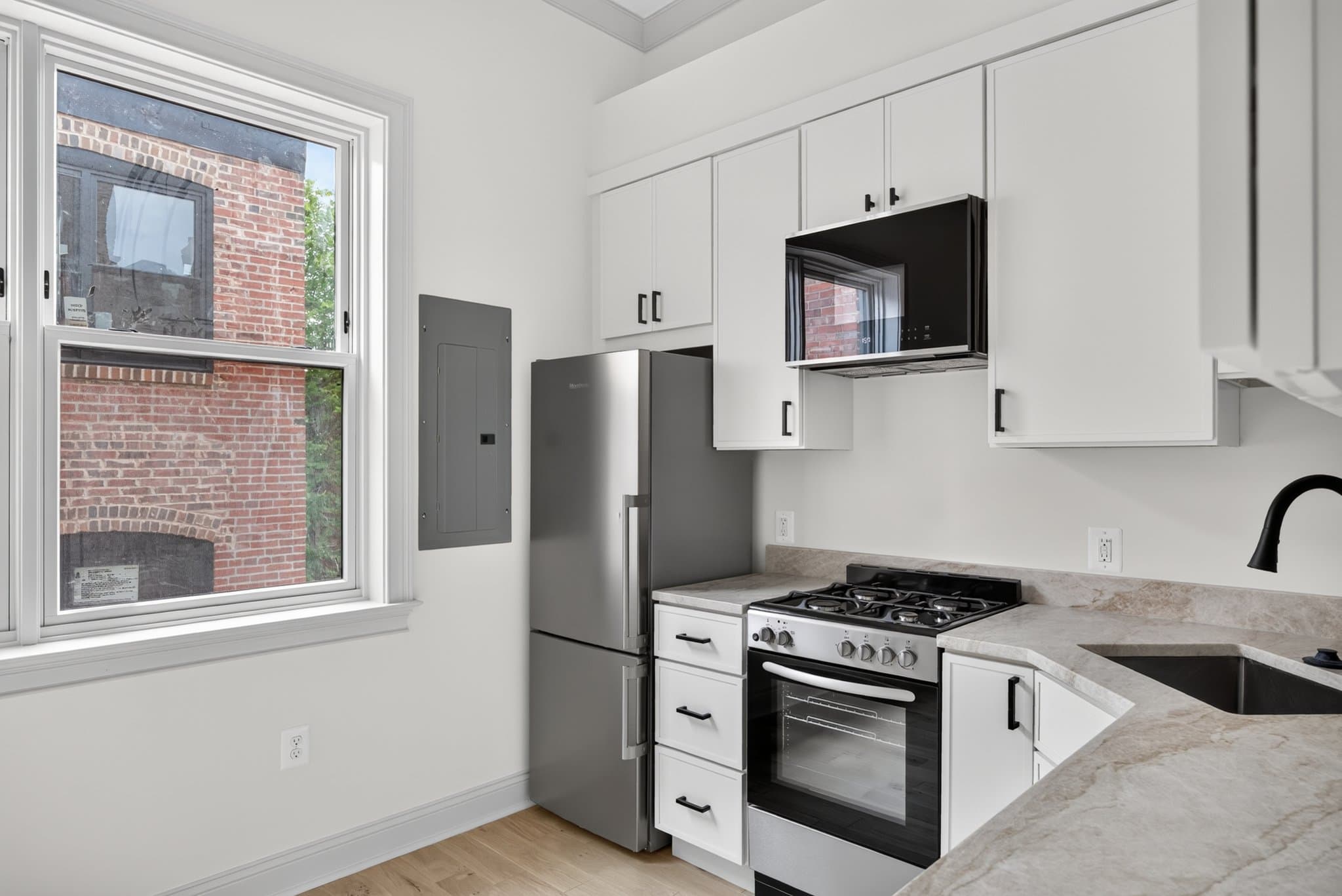 Washington Apartment: 311 East Capitol St. SE