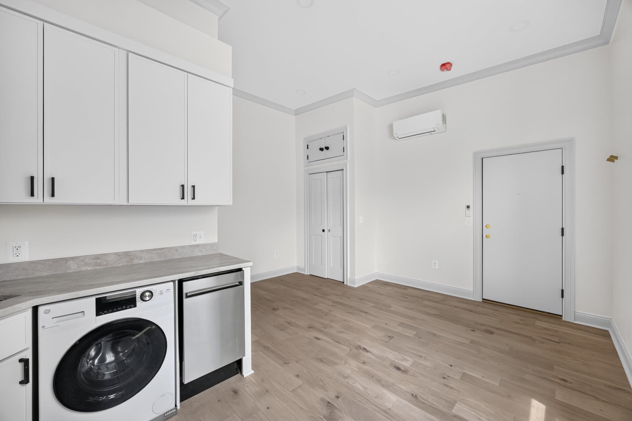 Washington Apartment: 311 East Capitol St. SE