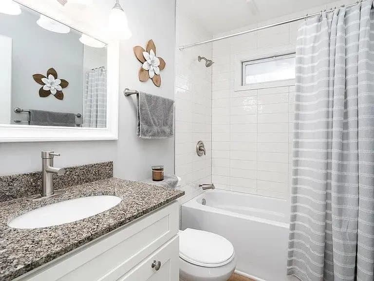 Litchfield House: 700 W Pleasure Dr