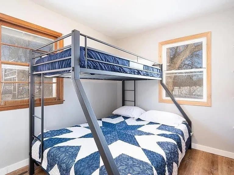 Litchfield House: 700 W Pleasure Dr