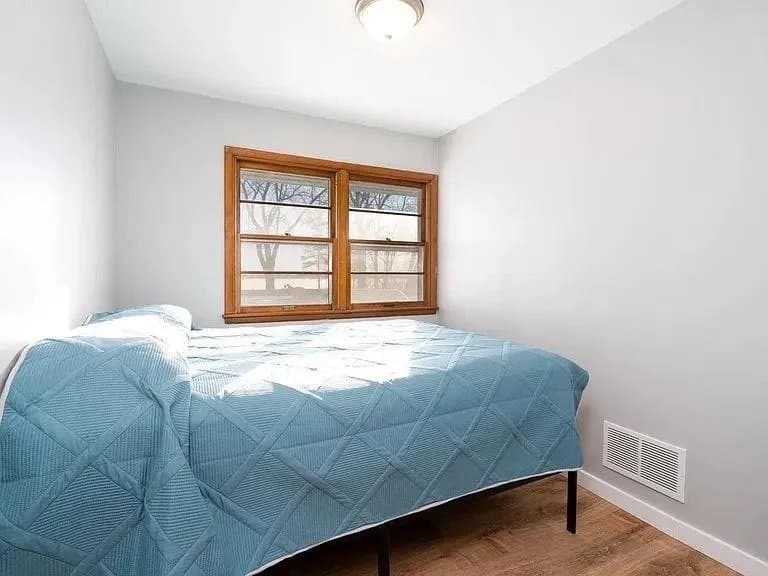 Litchfield House: 700 W Pleasure Dr