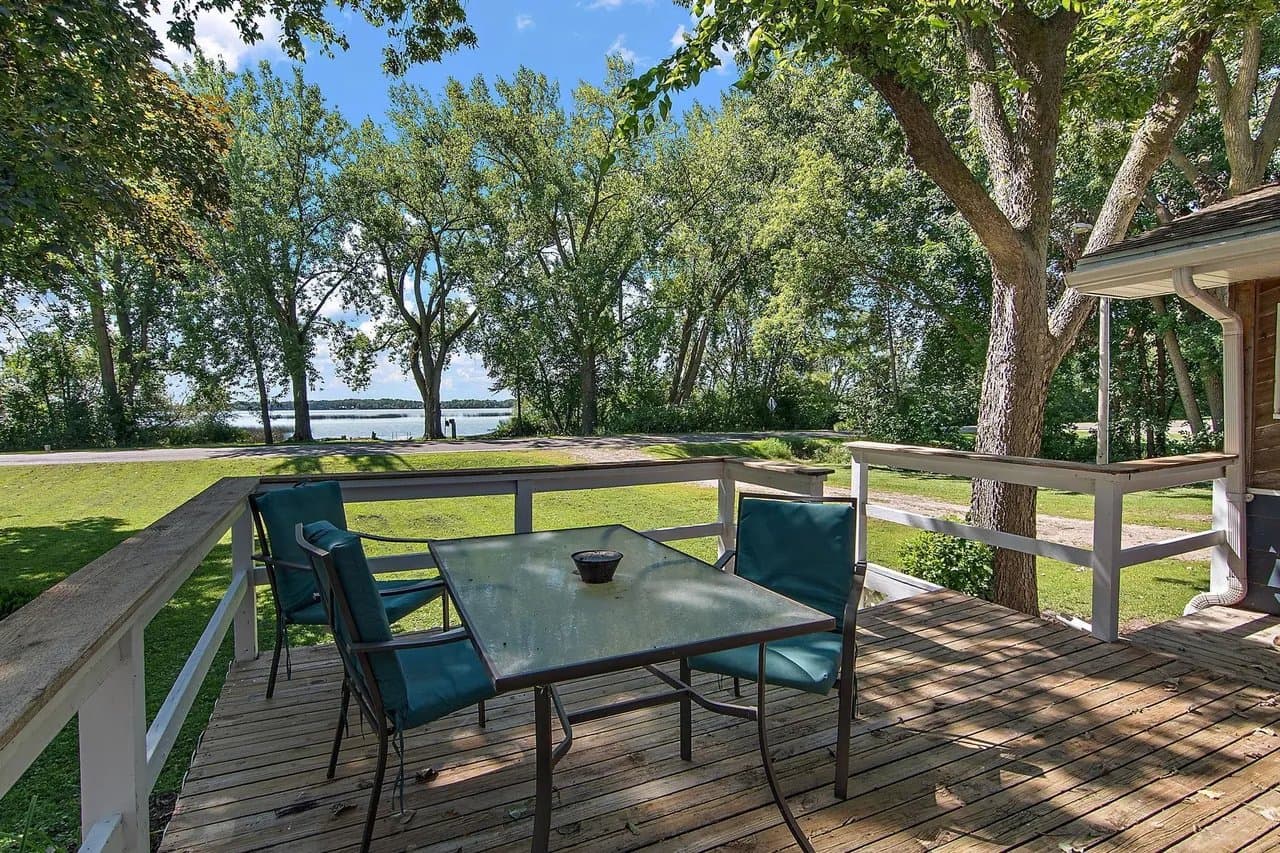 Litchfield House: 700 W Pleasure Dr