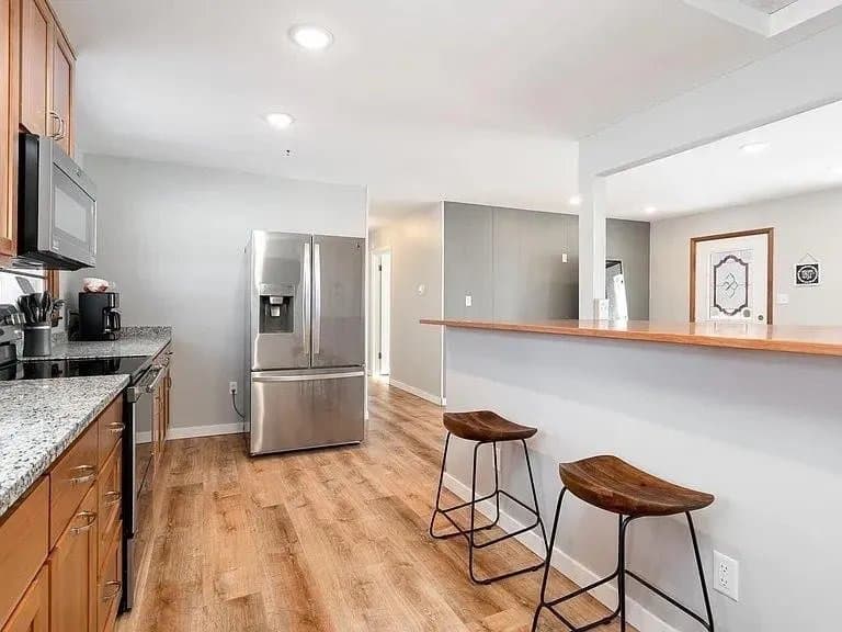 Litchfield House: 700 W Pleasure Dr