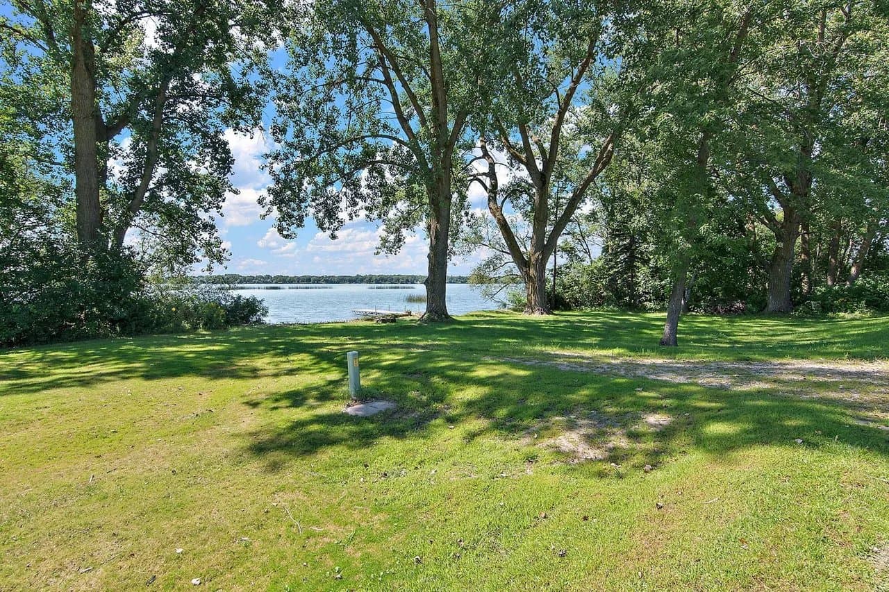 Litchfield House: 700 W Pleasure Dr