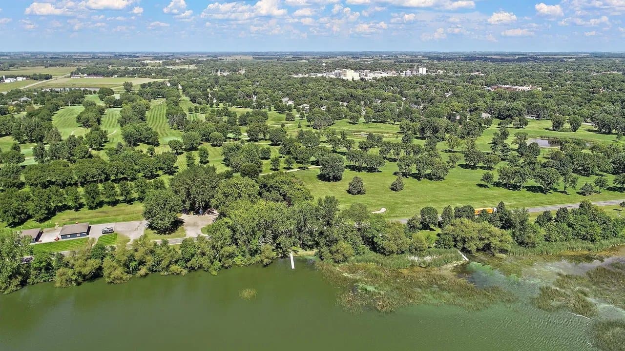 Litchfield House: 700 W Pleasure Dr