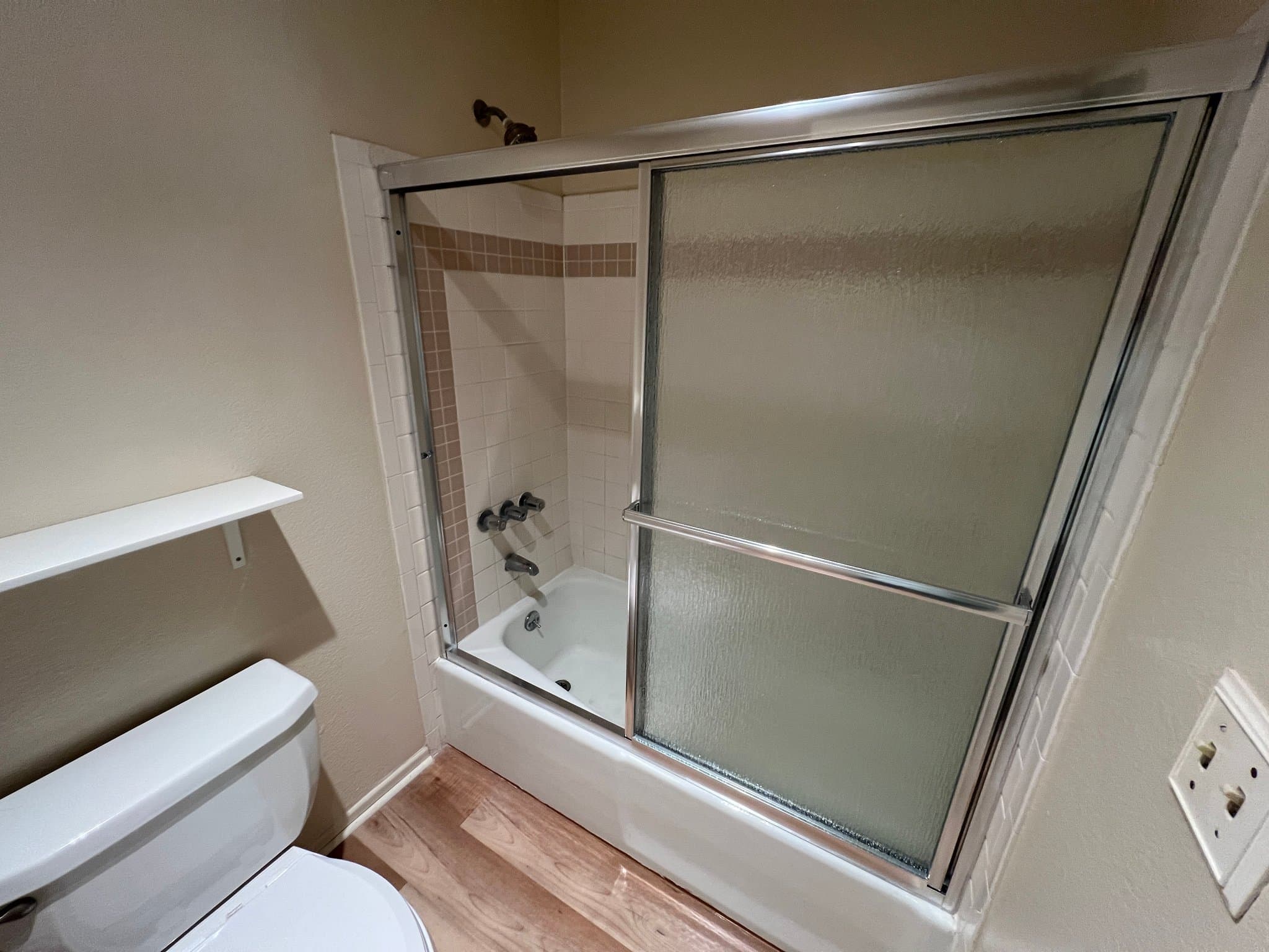 Glendale Apartment: 1517 ROCK GLEN AVE
