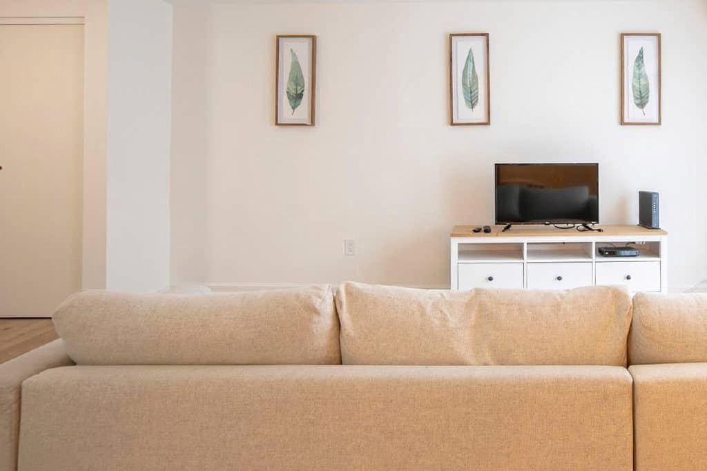 Washington Single Room: 1321 I St NE