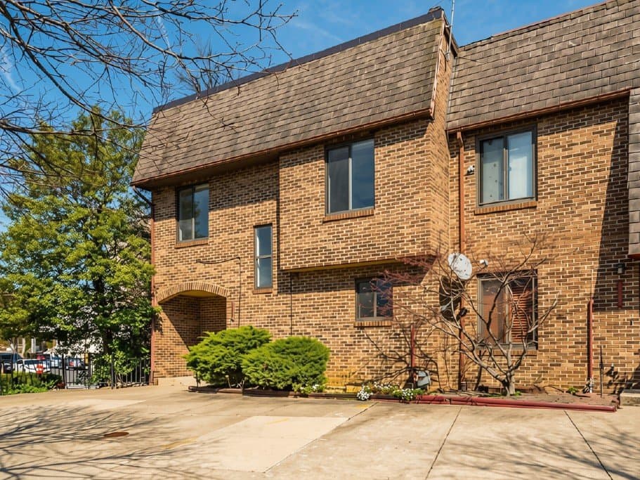 Washington Single Room: 1321 I St NE
