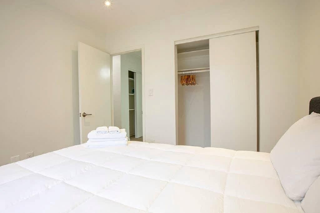 Washington Single Room: 1321 I St NE