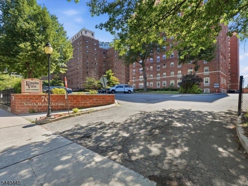 East orange Condo: 70 S Munn Ave #413
