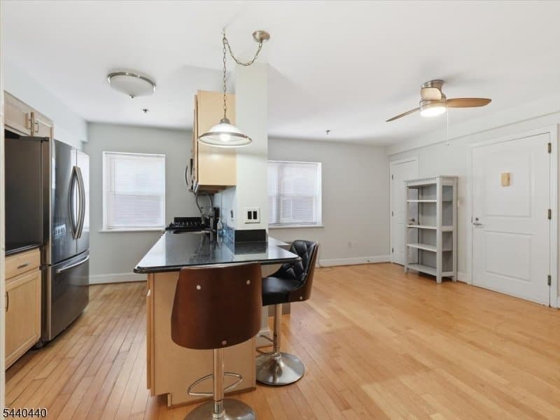 East orange Condo: 70 S Munn Ave #413