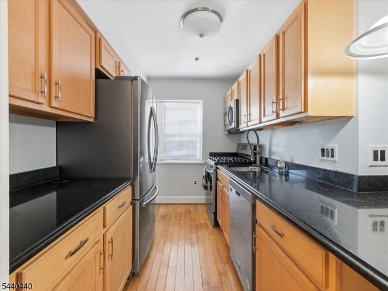 East orange Condo: 70 S Munn Ave #413