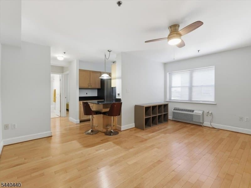 East orange Condo: 70 S Munn Ave #413
