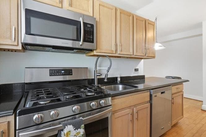 East orange Condo: 70 S Munn Ave #413