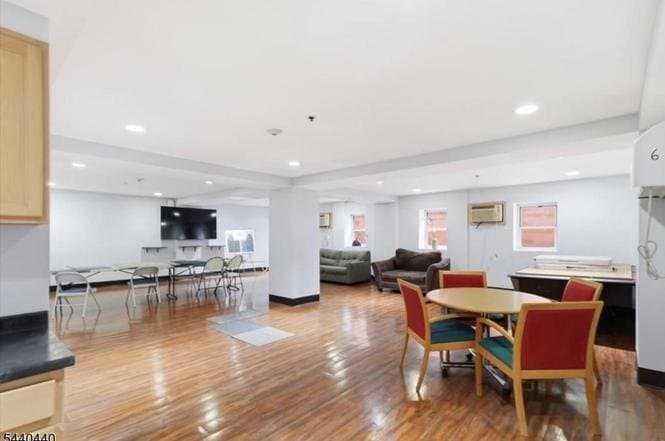 East orange Condo: 70 S Munn Ave #413