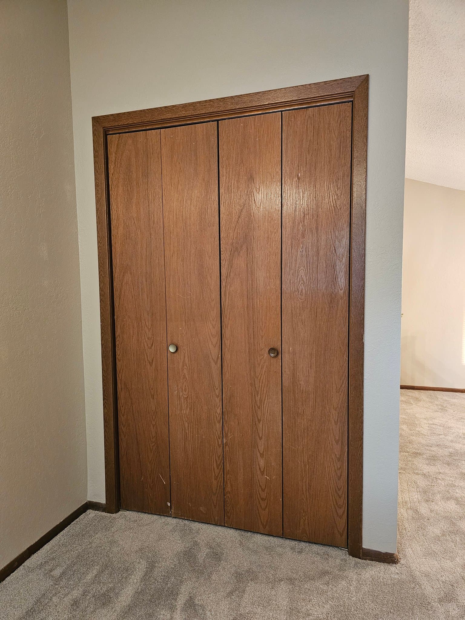 Eagle Lake Apartment: 138 N Agency St