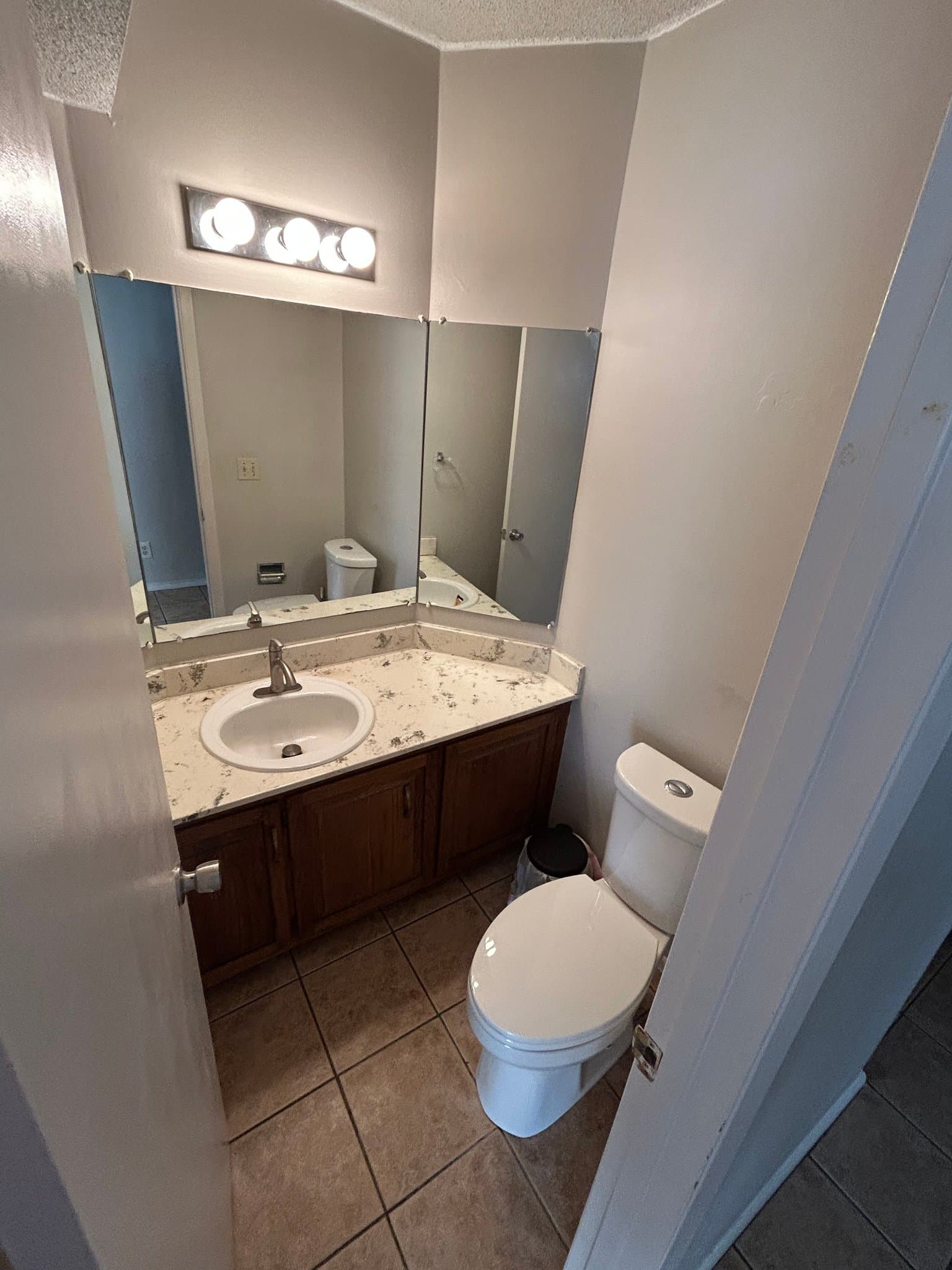 Lawrence Townhome: 2119 Quail Creek Dr
