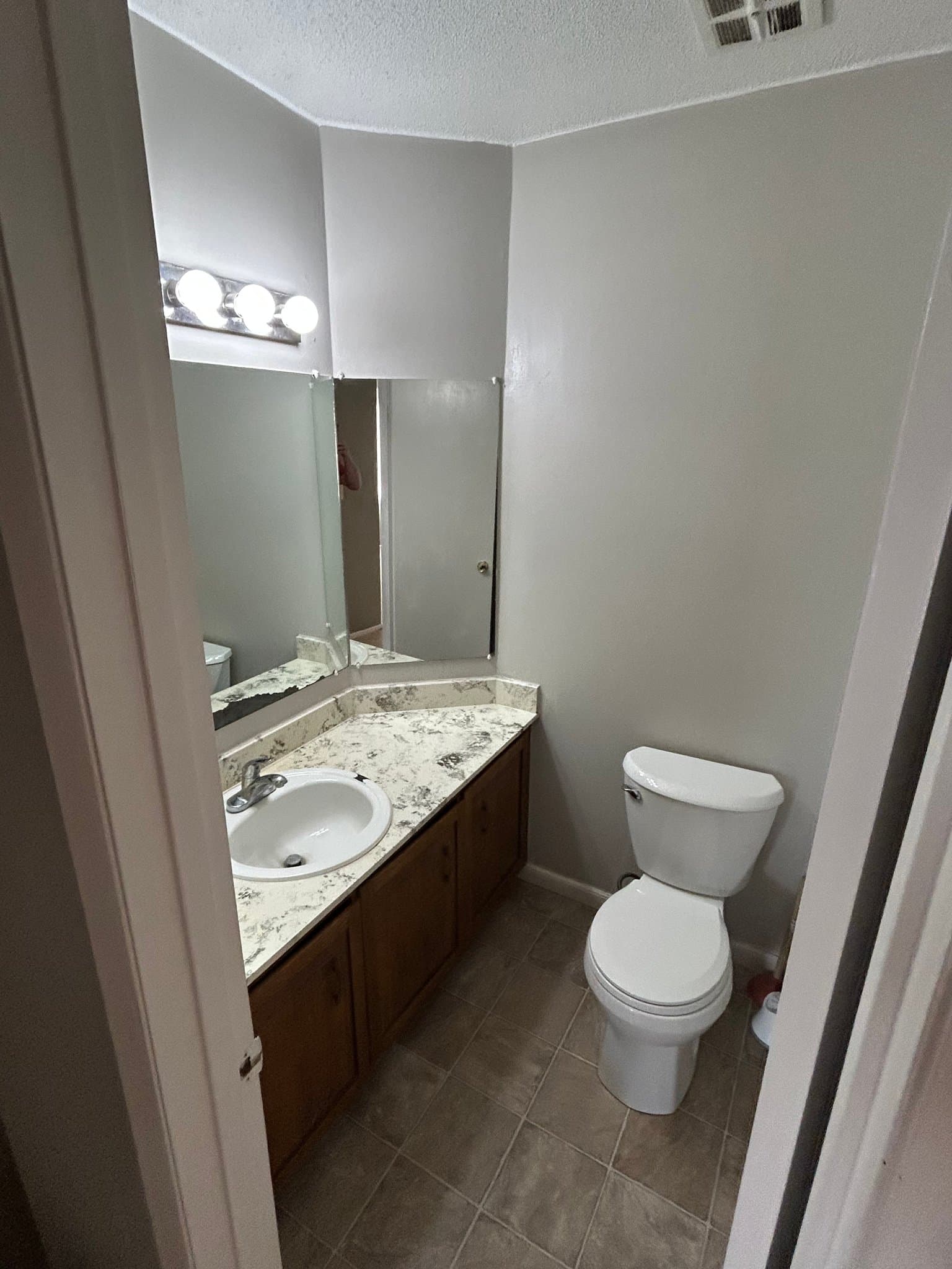 Lawrence Townhome: 2119 Quail Creek Dr