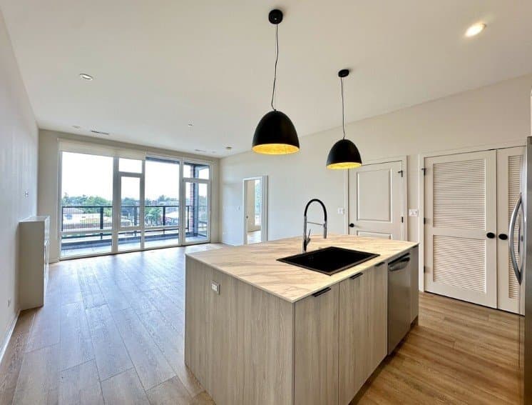 Chicago Apartment: 6340 W Belmont