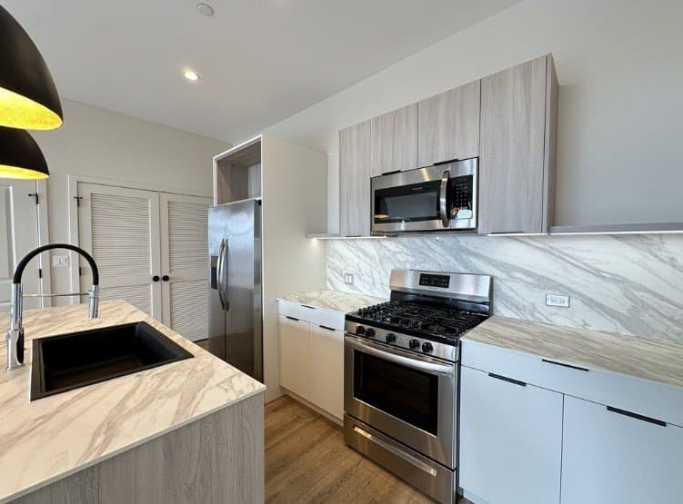 Chicago Apartment: 6340 W Belmont