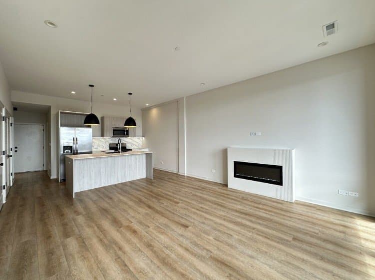 Chicago Apartment: 6340 W Belmont