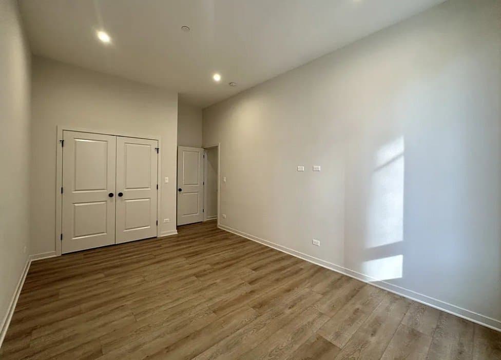 Chicago Apartment: 6340 W Belmont