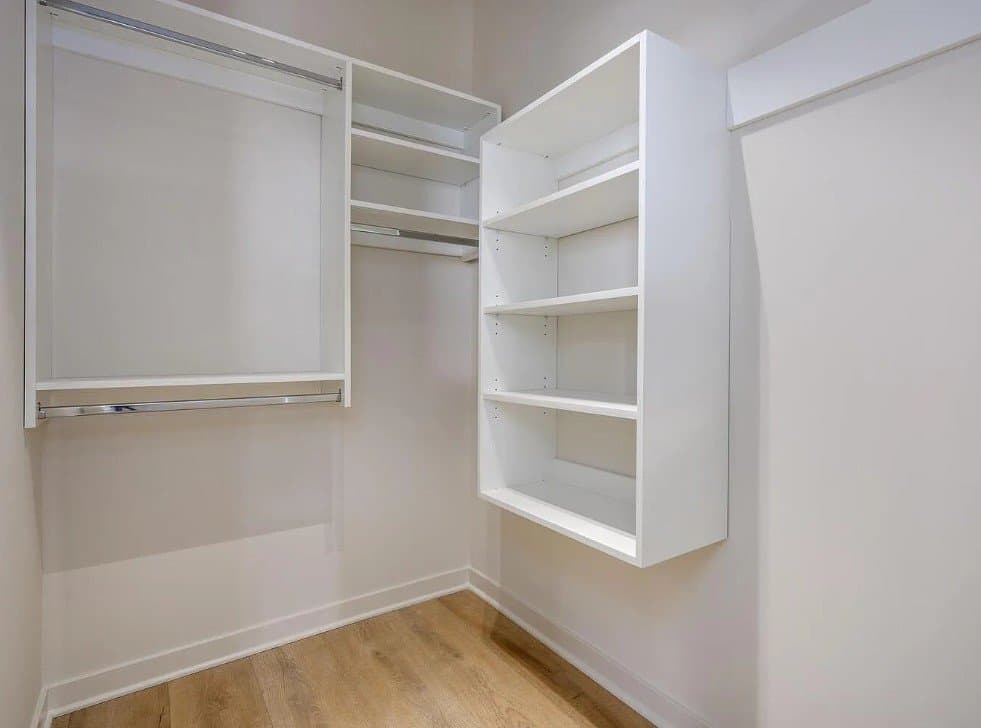 Chicago Apartment: 6340 W Belmont